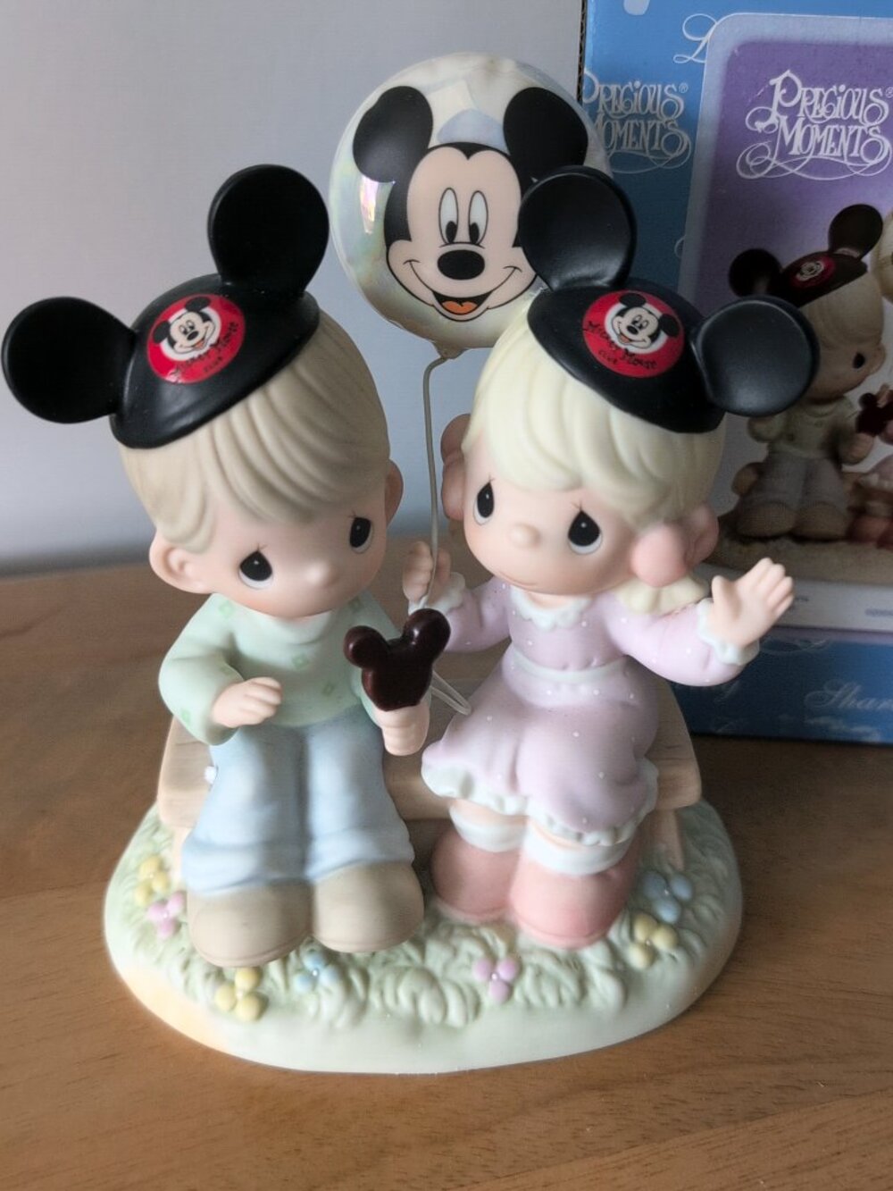 NIB Precious Moments Disney Parks "Happiness Is Best Shared Together " 4004156